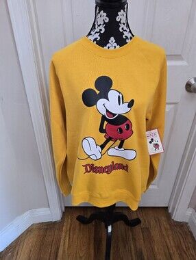 Disney  Mickey Mouse Disneyland Crewneck Sweatshirt Size Mediumn NWT UNISEX